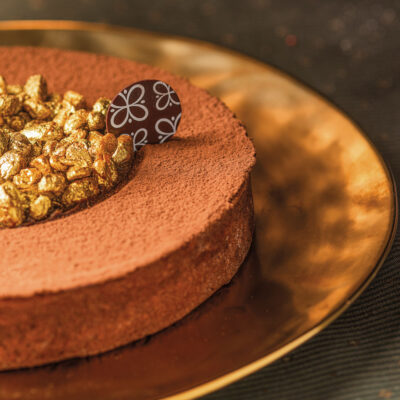 Torta de Chocolate com Caramelo e Praliné de Pistache